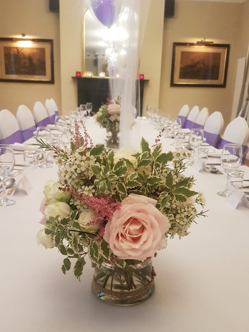 //www.greyhoundinn.co.uk/wp-content/uploads/2017/10/Flower-centre-piece-e1507563845881.jpg