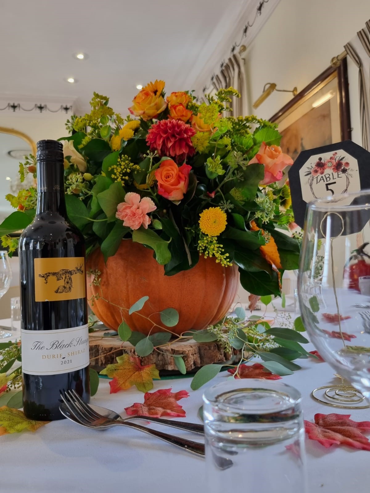 All-inclusive wedding autumn them, Greyhound Coaching Inn Lutterworth